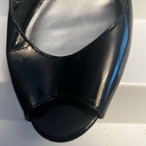 New Womans Open Toed Black Patent Leather Shoes - Picture 5 of 6